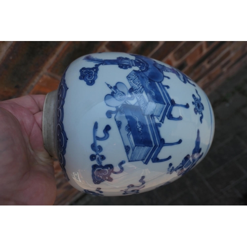 396 - Chinese blue and white ginger jar, Kangxi (1662-1722), decorated with precious objects and a bird si... 