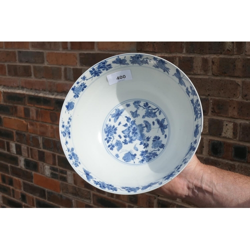 400 - Chinese blue and white bowl, Kangxi (1662-1722), decorated with a myriad of butterflies flying amids... 