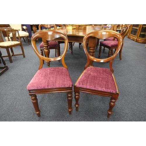 915 - Victorian mahogany extending dining  table, length when closed 128cm, width 121cm, height 77cm, with... 