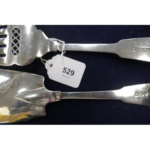 529 - George III silver fiddle pattern fish slice, London 1804, weight approx. 130g; also a later silver f... 