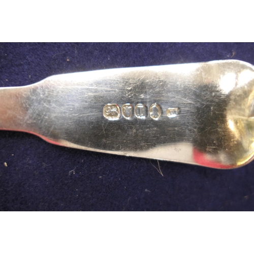 529 - George III silver fiddle pattern fish slice, London 1804, weight approx. 130g; also a later silver f... 