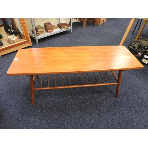 571 - Retro walnut coffee table, 121.5cm x 45cm