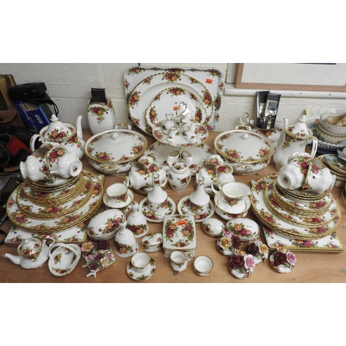 29 - Collection of Royal Albert Old Country Roses china tea, dinner and ornamental wares (quantity)