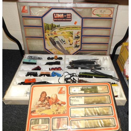 42 - Lima OO gauge train set, boxed, other Lima OO gauge trains and rolling stock, with a Super Freight l... 