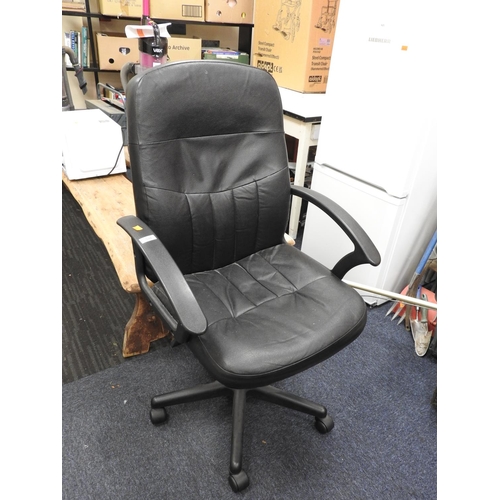 594 - Modern black faux leather upholstered swivel office chair