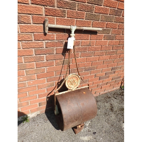 600 - Old cast iron garden roller with split drum