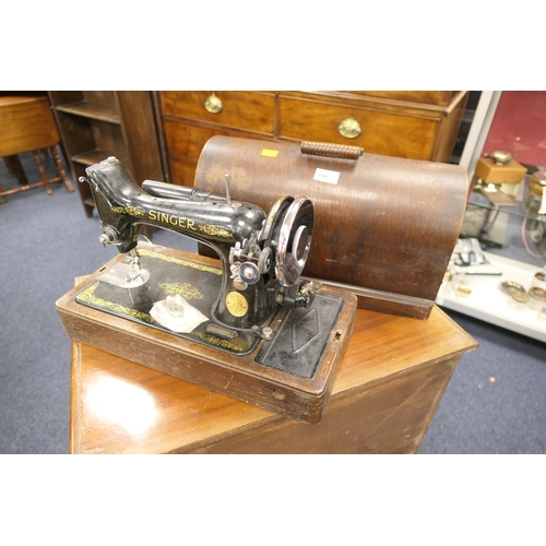 646 - Oak cased Singer sewing machine (PAT test fail, sold for spares or repair only)