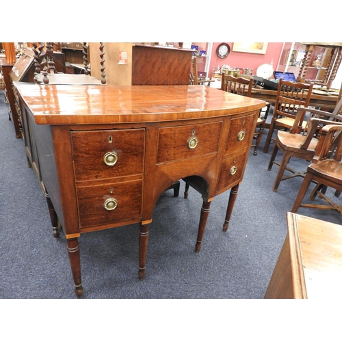 660 - George III mahogany small bow front sideboard, circa 1790, width 115cm, depth 61cm, height 90cm