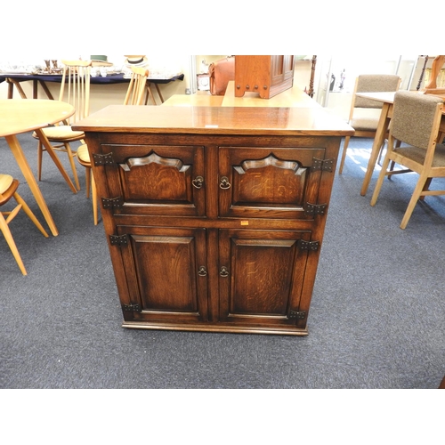 678 - Bespoke oak four panelled door cabinet in the Georgian style, width 85cm, height 91cm