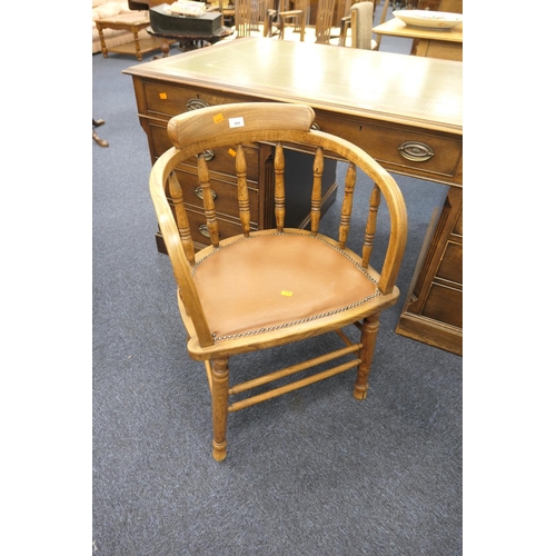 684 - American ash and elm captain's chair, circa 1900