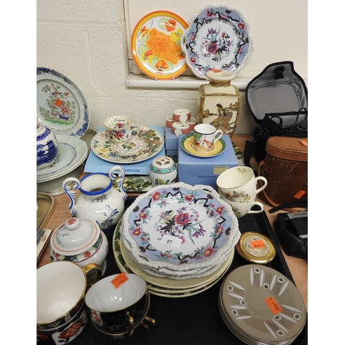 27 - Decorative ceramics including Victorian ironstone dessert plates, Wedgwood Cafe chic coffee can and ... 