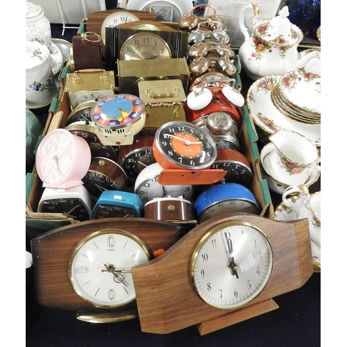 82 - Quantity of mantel and alarm clocks