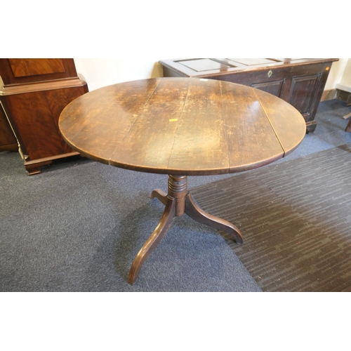 611 - Victorian oak tilt top tripod table, 88cm diameter