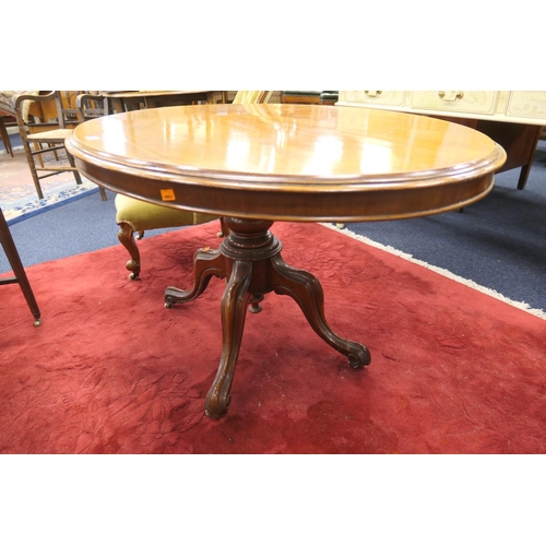 607 - Victorian mahogany tilt top pedestal breakfast table, length 122cm, width 90cm