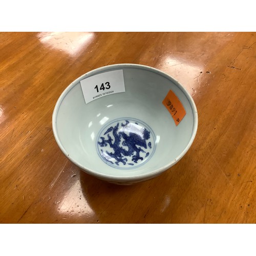 143 - Chinese blue and white dragon bowl with Ming six character mark but 20th Century, 10cm diameter