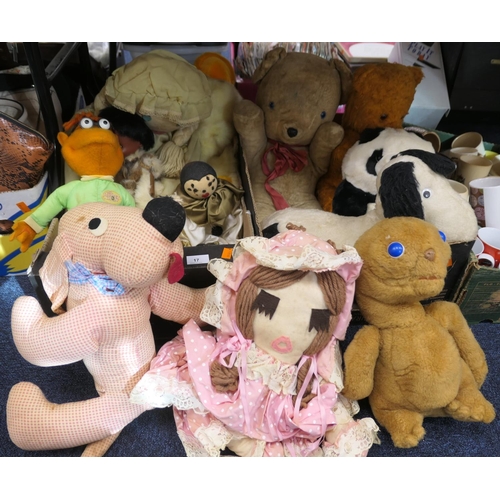 17 - Assortment of vintage soft toys (2 boxes)