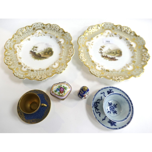 102 - Chinese blue and white tea bowl and saucer, Qianlong, also a Chinese enamelled double gourd scent bo... 