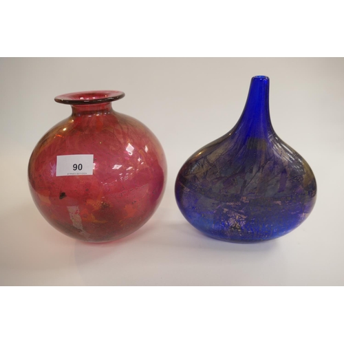 90 - Isle of Wight blue glass bottle vase, 21.5cm; also an Isle of Wight red glass globular vase, 19.5cm ... 