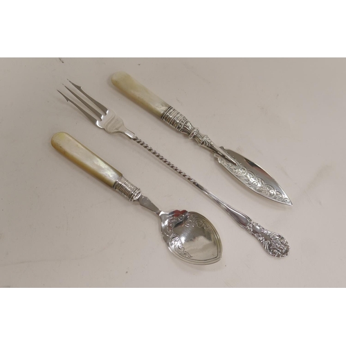 195 - Edwardian silver pickle fork, Birmingham 1901, also a silver and mother of pearl butter knife, Birmi... 