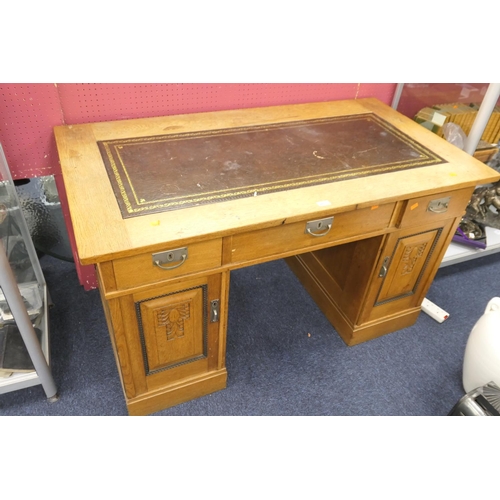 246 - Continental oak kneehole desk in the Secessionist style, circa 1910, width 135cm, depth 73cm, height... 