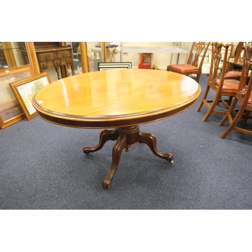 279 - Victorian mahogany tilt top pedestal breakfast table, length 122cm, width 90cm