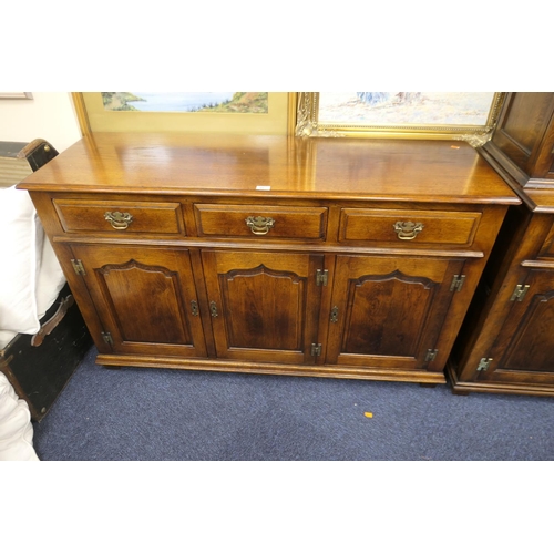 301 - Quality oak reproduction enclosed dresser in the Georgian style, by Cumpers of Salisbury, width 141c... 