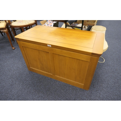 378 - Modern light oak finish blanket chest or storage box, width 92cm, depth 45cm, height 53cm