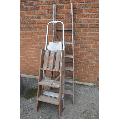 416 - Aluminium folding stepladders and two wooden folding stepladders