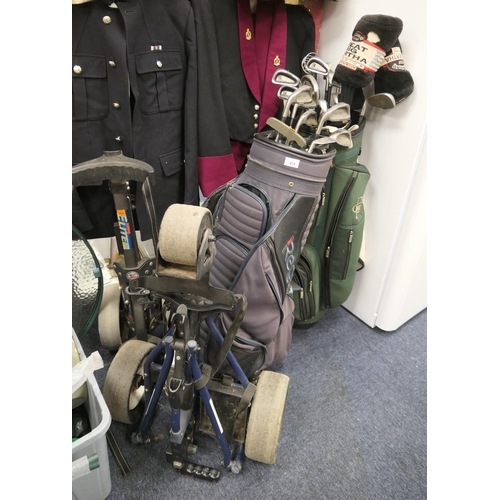 434 - Two bags of golf clubs and two golf trolleys