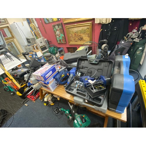 411 - Assorted power tools including belt sander, jigsaw, hand drill, socket sets, inspection lamp etc (co... 