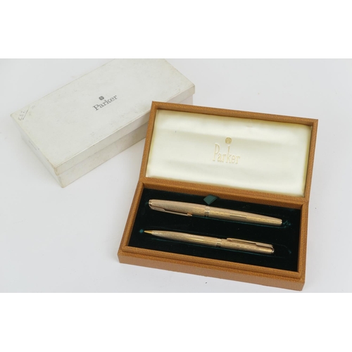 116 - Parker 61 9ct gold pen and pencil set, with self-filling fountain pen and a propelling pencil, with ... 