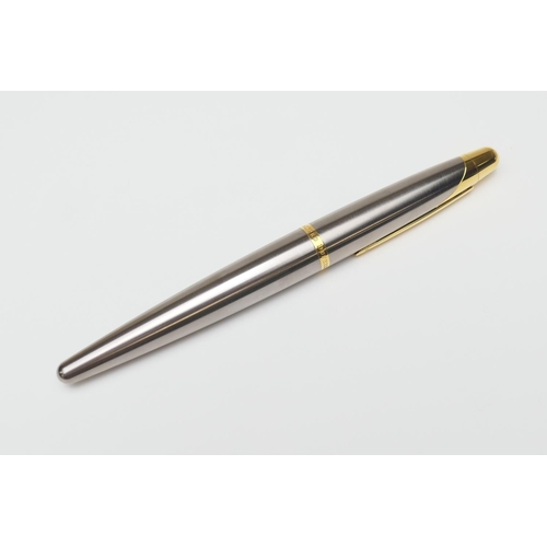 122 - Alfred Dunhill AD2000 brushed metal cigar fountain pen, with 18ct gold medium nib, with gilt clip, p... 