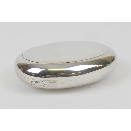 4 - George V silver squeeze snuff box, by Stokes and Ireland Ltd, London 1911, plain cushion form, 8cm x... 