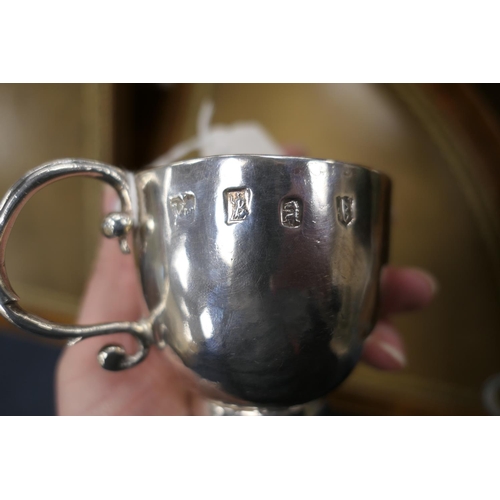 44 - William III silver cup, maker VN (?) (see Jackson, page 153 for an unattributed mark), London 1697, ... 