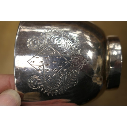 44 - William III silver cup, maker VN (?) (see Jackson, page 153 for an unattributed mark), London 1697, ... 