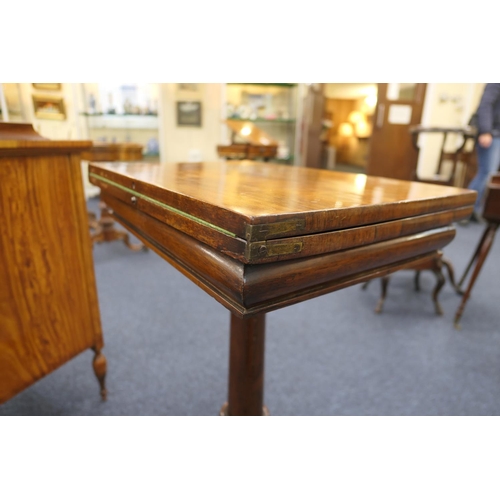 529 - William IV rosewood pedestal card table, of small proportions, swivel folding top with ogee frieze, ... 