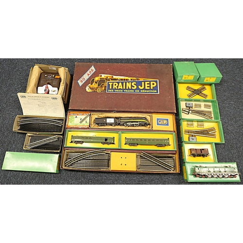 87 - Jep (France) Serie 60 AP5 train set comprising streamlined locomotive and tender (4-6-4), two SNCF p... 