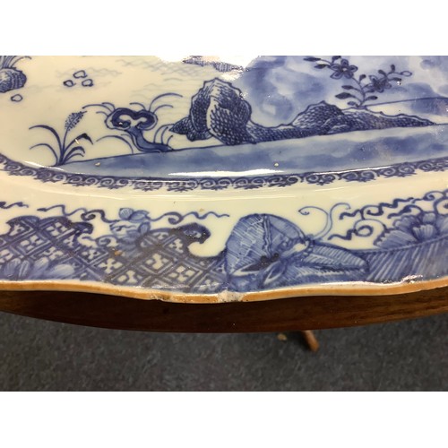 179 - Chinese blue and white meat plate, decorated with the Fallow Deer pattern, Qianlong, width 40cm