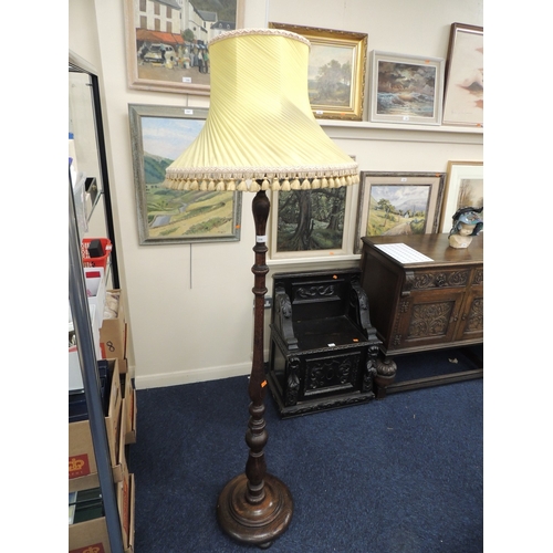 316 - George V turned oak standard lamp