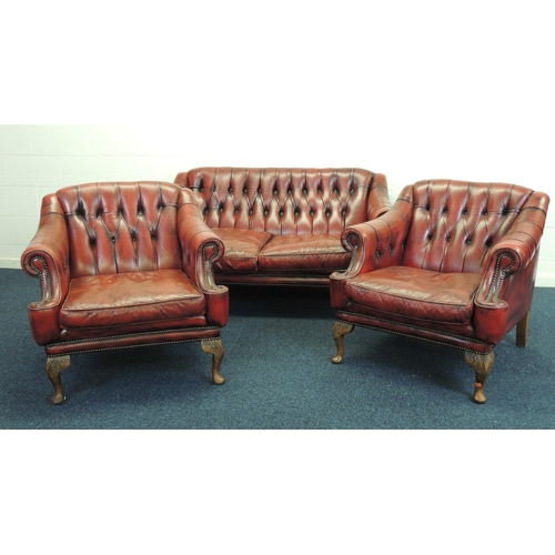 643 - Oxblood red leather upholstered three piece suite in Georgian style, comprising settee, width 146cm,... 