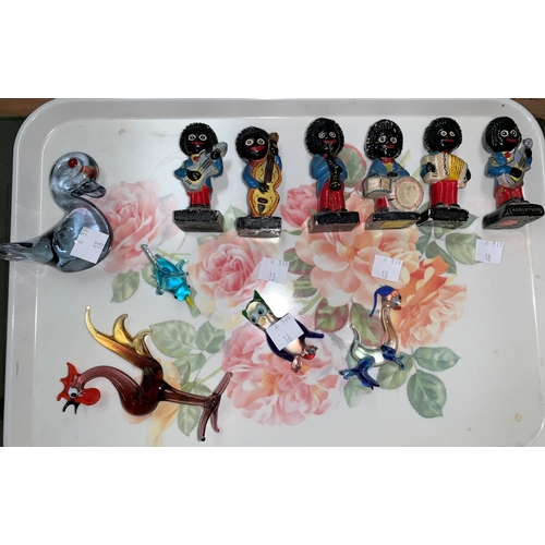 18 - A 6 piece ceramic Golly Band; decorative Murano glass animals and selection of spoons and commemorat... 