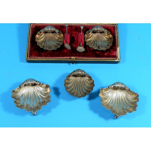 314 - A late Victorian pair of silver shell salts with matching spoons, cased, Birmingham 1899; another pa... 