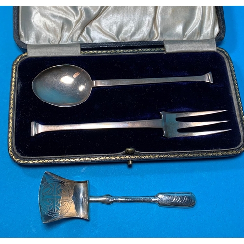 351 - An Arts & Crafts silver fork and spoon set, Birmingham 1918, cased, maker HCD; an early 19th century... 