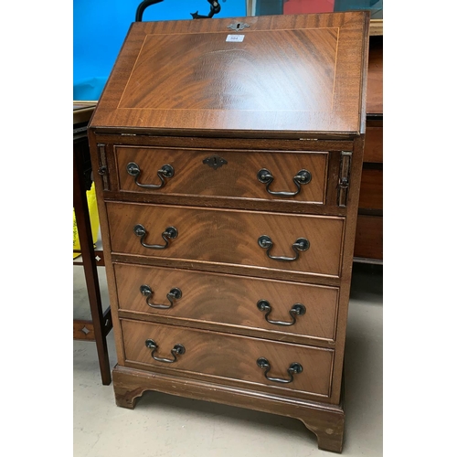 584 - A reproduction mahogany fall front bureau with 4 drawers, width 22
