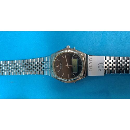 300 - A gent's vintage Bulova wristwatch, stainless steel 