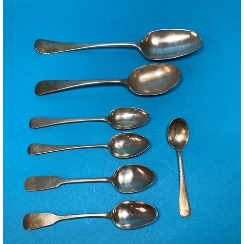361 - A Georgian silver tablespoon; dessert spoon and 5 silver teaspoons, various dates 5.5 ozs