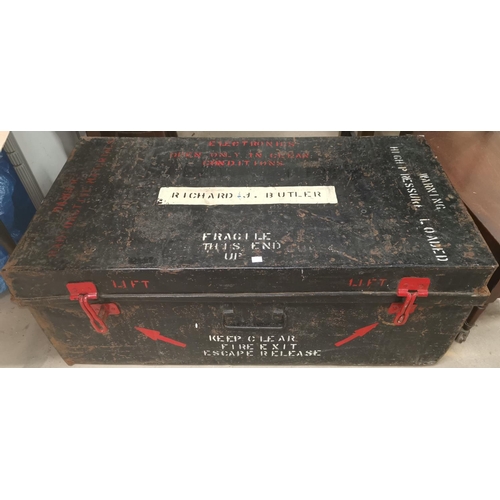 391C - A military tin trunk