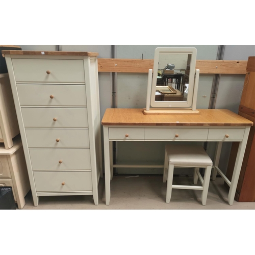 552 - A 6 height chest of drawers in light oak and cream, height 51