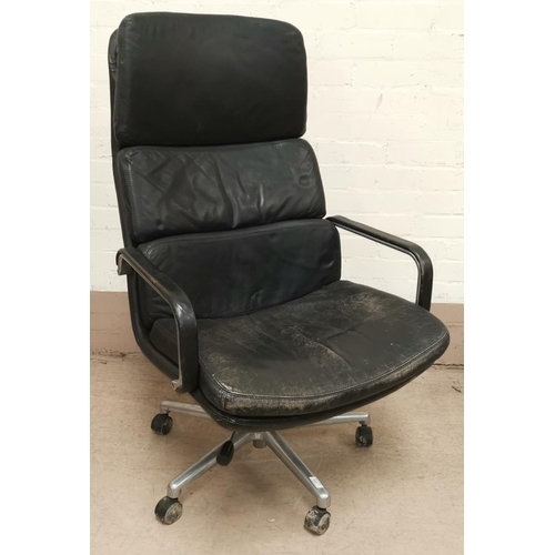 607 - A mid 20th century Artifort revolving office chair in black leather, designed by Geoffrey Harcourt, ... 
