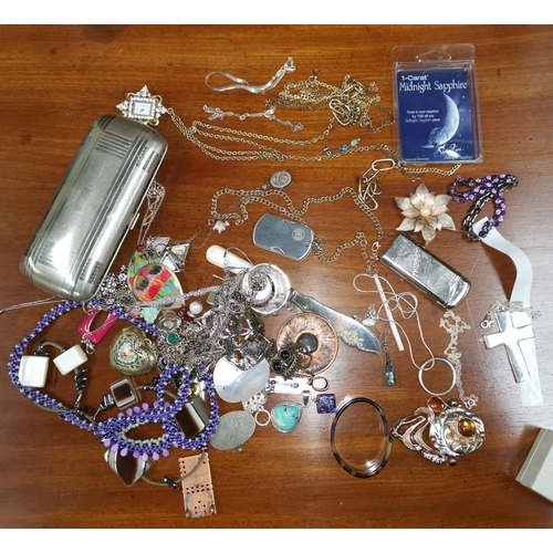 380 - A selection of silver, gilt and white metal necklaces, chains etc and a selection of costume jewelle... 